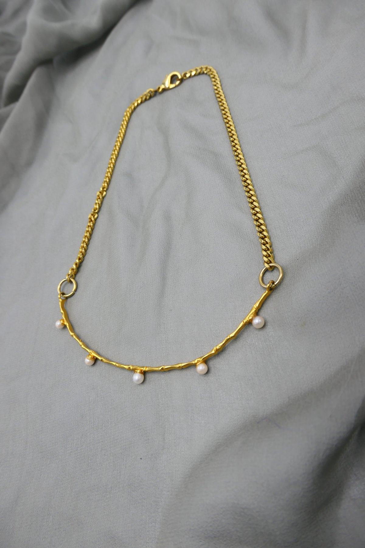 THE BAMBOO AND PEARL CHOKER
