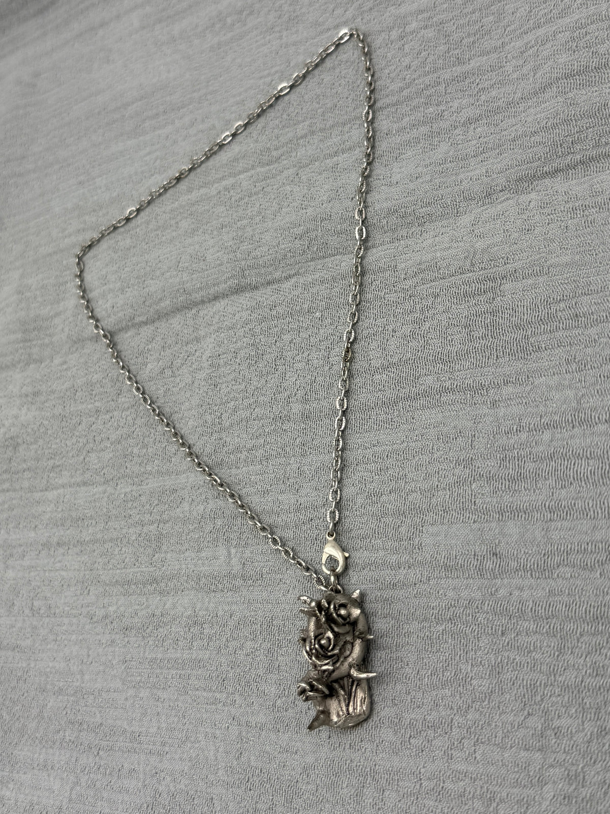 THORN BLOOM NECKLACE