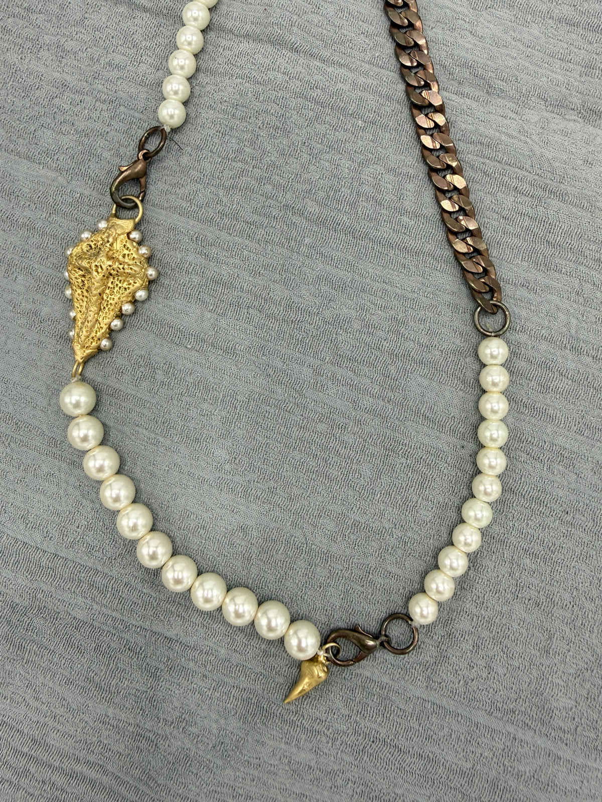 POISON PEARL NECKLACE