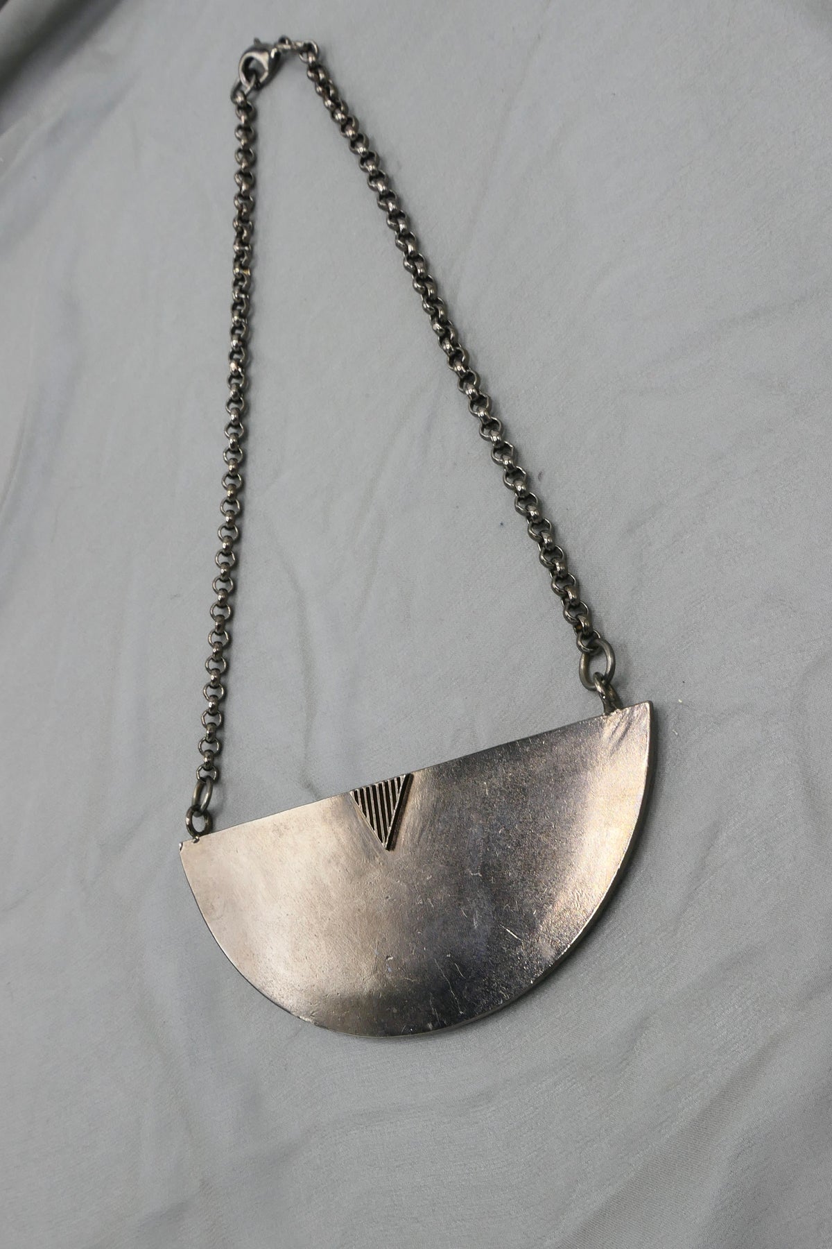 BROKEN FORM NECKLACE