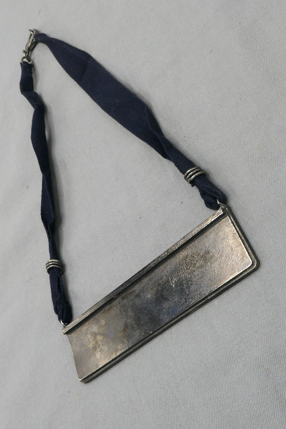 MONOLITH RIBBON NECKLACE